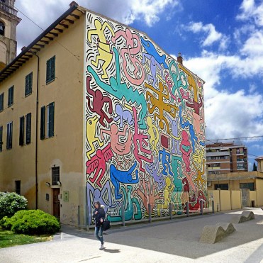 Pisa-lopera-Tuttomondo-di-Keith-Haring-sulla-chiesa